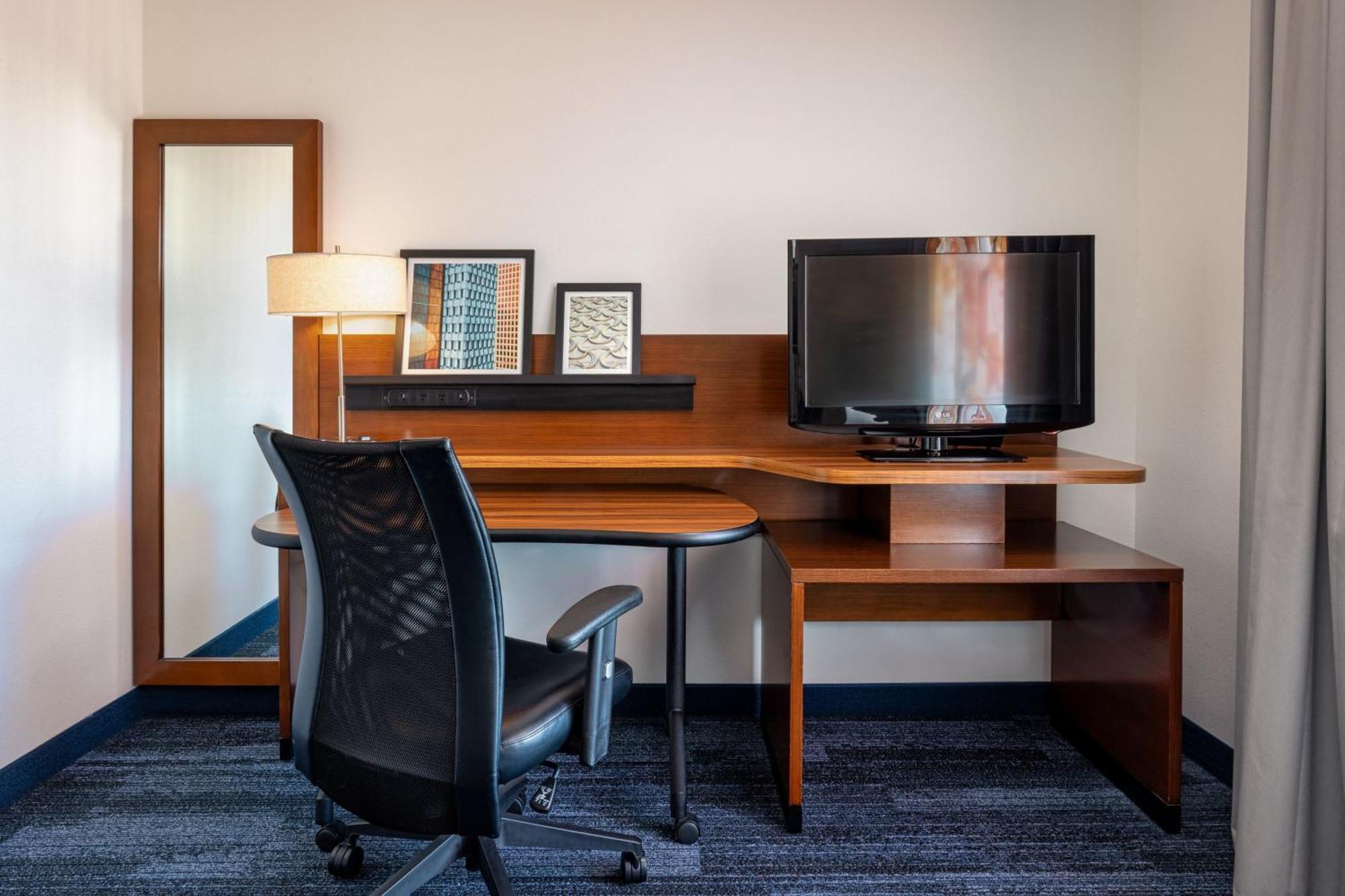 Fairfield & By Marriott 3* Smithfield