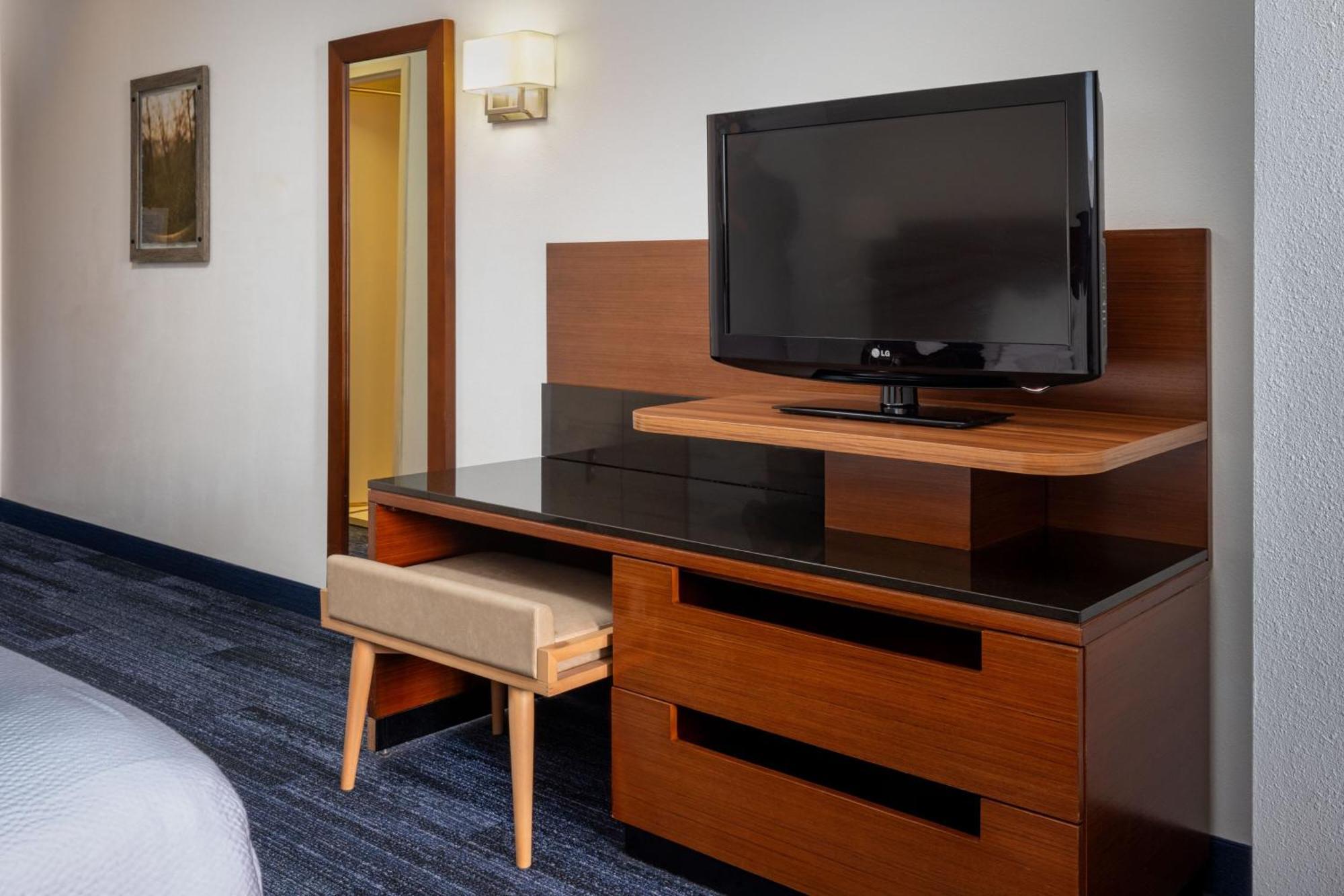 Hotel Fairfield & By Marriott 3*
