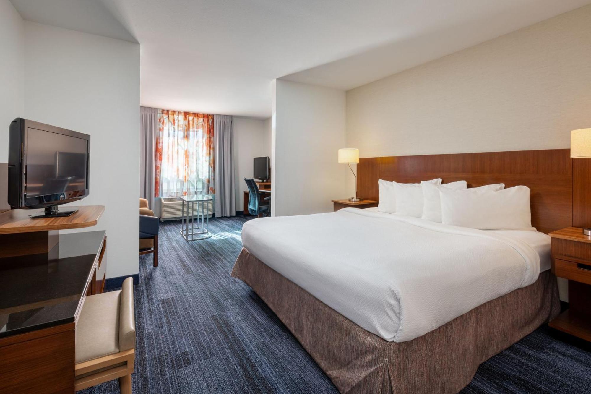 Hotel Fairfield & By Marriott 3*