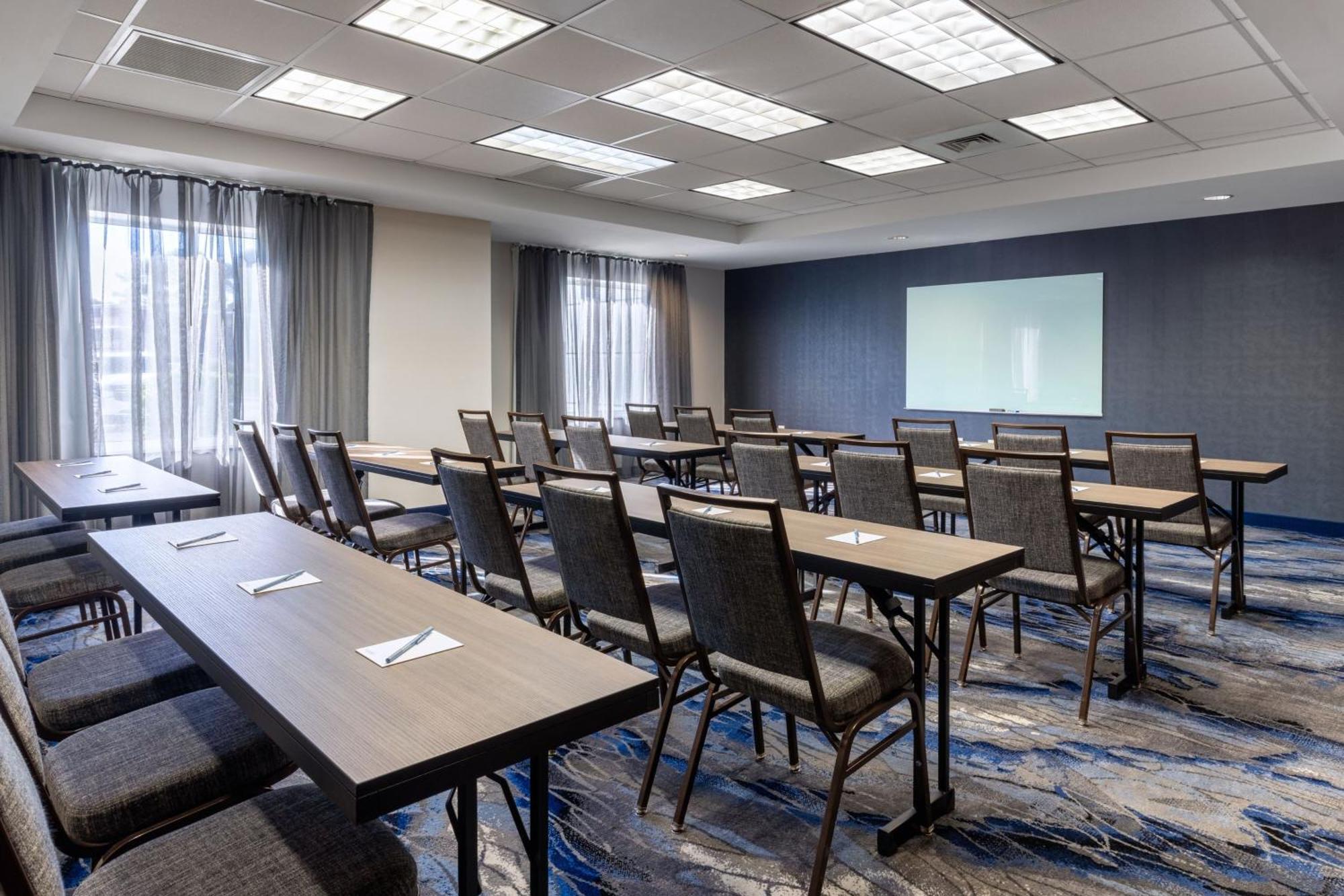Fairfield & By Marriott 3* Smithfield
